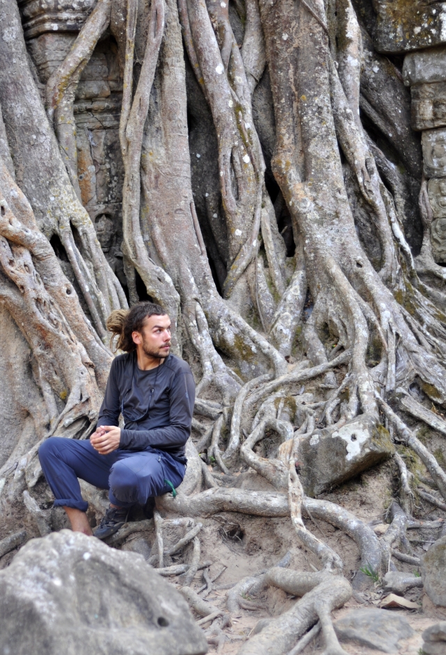 Mat sitting on the tree roots - Angkor Wat